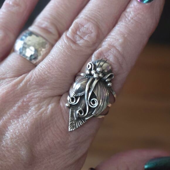 Native Women's Silver Jewelry Squash blossom ring Signed by Artist 1950's - Picture 2 of 8